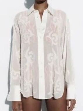 Rachel Zoe White Sheer size Medium 🌸Embroidered Button-Down Shirt